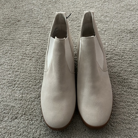 Sorel women’s out n about slip-on wedge boot, suede uppers, rubber sole - Picture 4 of 6